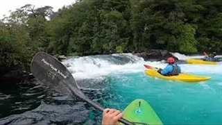 قایقرانی در رودخانه