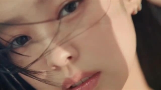 منتشر شده از جنی برای برند Hera / کپشن مهم