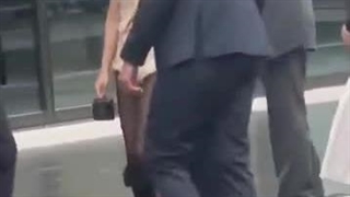 ویدیوی منتشر شده از جنی درحال رفتن به ایونت برند Chanel / کپشن مهم