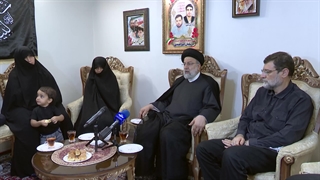 حضور دکتر ابراهیم رئیسی منزل شهید مدافع امنیت سلمان امیر احمدی