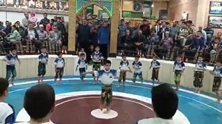 ورزش پا توسط نونهال محمد طاها امینی در زورخانه حیدریه امیرالمؤمنین علیه السلام کرمانشاه