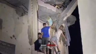 14020721: تلاش برای نجات یک کودک محبوس در زیر آوار