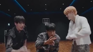 تیک تاک جونگکوک ( BTS) و تهیون و یونجون ( TXT)♡♡ ( آهنگ3D)