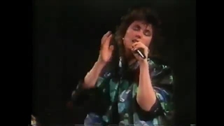 Laura Branigan - "Self Control" Change on stage LIVE 1986
