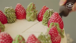 طرز تهیه کیک توت فرنگی شکلاتی