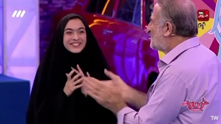 هدیه مهران رجبی به یک دختر خانم بخاطر حجابش :) اصلاح طرح لبخند