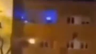 طرف رفته تو اتاقش کنسرت بی تی اس راه انداخته و مردم...