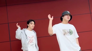 چالش چانگبین ( STRAY KIDS) و دینو ( SEVENTEEN)