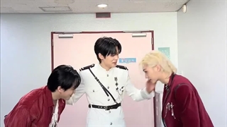 چالش Lalalala از straykids توسط یونجون ، چانگبین و فلیکس