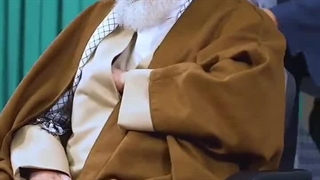 آموزش شیوه انگشتر گرفتن از رهبری ؛)