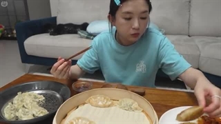 Real Mukbang:) Korean dumplings (Shrimp, Kimchi, Pork) ☆ Vegetables in Spicy Sauce recipe