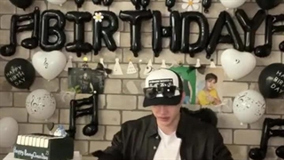 لایو تولد چان ( STRAY KIDS) در تاریخ 2023.10.4 همراه زیرنویس فارسی آنلاین♡♡ کپ‌. ( درخواستی)