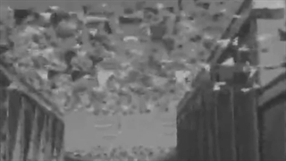 سفر محمدرضا شاه پهلوی به اصفهان و تقسیم اراضی بین کشاورزان، کاخ چهلستون زمستان ۱۳۴۱ بهمراه اسدالله علم