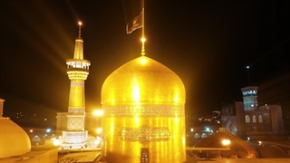 اینجا، شهرِ دلتنگی‌های عارفانه است، دلتنگی قلب‌های بی‌قراری که از راه دور، محتاج نگاه مهربانِ مولایشان هستند