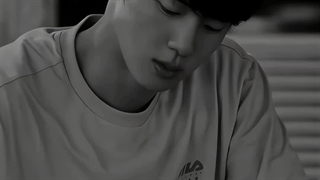 تولد هیونگ BTS کسی که با حرفاش و خوندنش باعث شد که خودمون رو دوست داشته باشیم مبارک♡♡♡♡♡♡♡( تولد 31 سالگی جین).