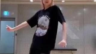 شاید من سه ماه تو نماشا نباشم اما میفهمم کی خوری دوستام میکنه  تا ازش معذرت نخواد ولش نمیکنم اینم بدونید همتون خواهرای منید