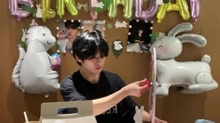 لایو تولد لینو ( STRAY KIDS) در تاریخ 2023.10.25 همراه با زیرنویس فارسی آنلاین ♡♡ کپ.