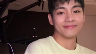 دانلود لایو تهیونگ در ویورس با زیرنویس چسبیده..پسره‌ی کیوتㅠㅠ