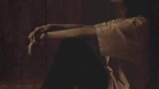 من به گریه های بی صدات گوش میدم