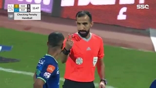 لحظه ای که مدافع الفتح توپ را در دستان دروازه‌بان خودی لمس کرد و یک پنالتی به الحازم داد