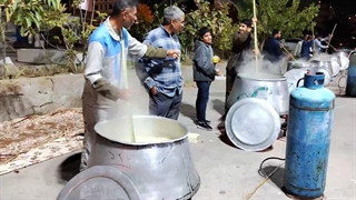 پخت 40 دیگ حلیم به مناسبت شهادت حضرت فاطمه(س) در قشم