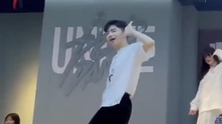 کاور پر دبیو ژانگ هائو زیروبیسوان