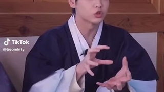 چی نگاه میکن:ی که انقدر سرت توی گوشیه؟من(پارت۴)