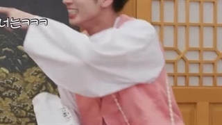 فقط بومگیو میتونه یک کاری کنه که تهیون اینجوری بخنده:گریه::قلب: