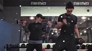 چالش رقص جدید آهنگ The First Snow از اکسو توسط چانیول و شیومین