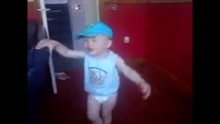 دارت بازی کردن پدیده جدید مسابقات جهانی دارت در 18 ماهگی که وایرال شد