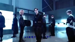 موزیک ویدیو آهنگ COMFLEX از STRAY KIDS