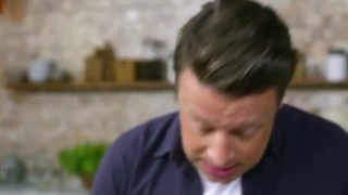 3 Minute Tomato Pasta Sauce | Jamie Oliver & Davina McCall