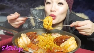 SEAFOOD SPICY NOODLES *Lobster + Shrimp (MUKBANG OUTSIDE) *LETS EAT | SASVlogs