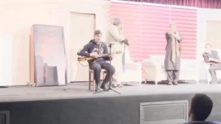 ابوالفضل خواننده «گل منو اذیت نکنید» روی صحنه رفت!
