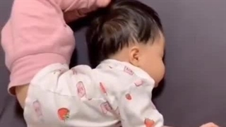 چند مدل خوابیدن ناز بچه ها =)