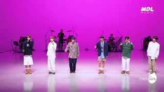 اجرای تواس در لایو بند با اهنگplot twist