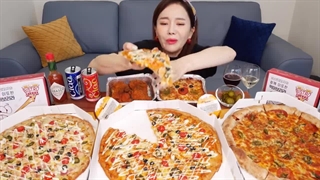 اسمرفود Ssoyoung : چالش خوردن کلی پیتزا  با رز چیکن و اسپاگتی ( موکبانگ ) - موج کره ای
