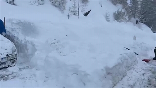 دفن شدن خودروها در برف!