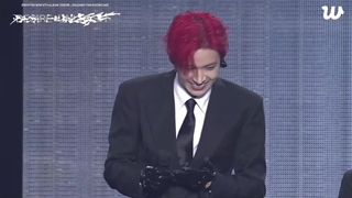 کات مومنت لایو انهایپن ... هیسونگ عشقشو به اعضا طی 60 ثانیه نشون میده...