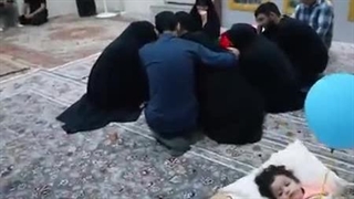 آخرین وداع خانواده های محترم شهدای حمله تروریستی رژیم صهیونسیتی